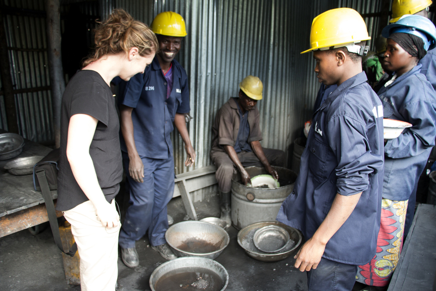 A Fairphone employee meeting tungsten miners at the New Bugurama Mining Company in Rwanda. (Photo: Fairphone CC BY-SA 2.0)
